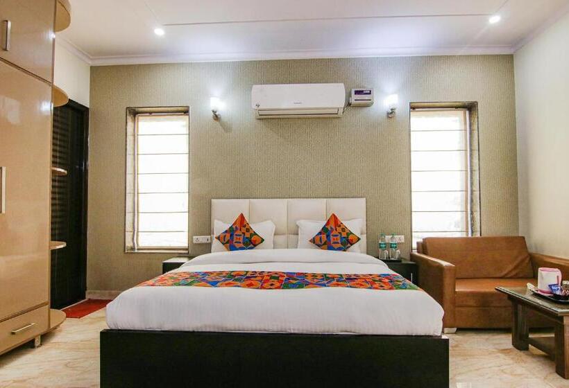 Hotelli Homefort Stays Sector 45 Near Cyber Park & Artemis Hospital