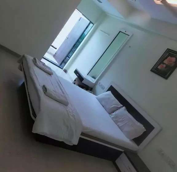 ホテル Lonavala Inn