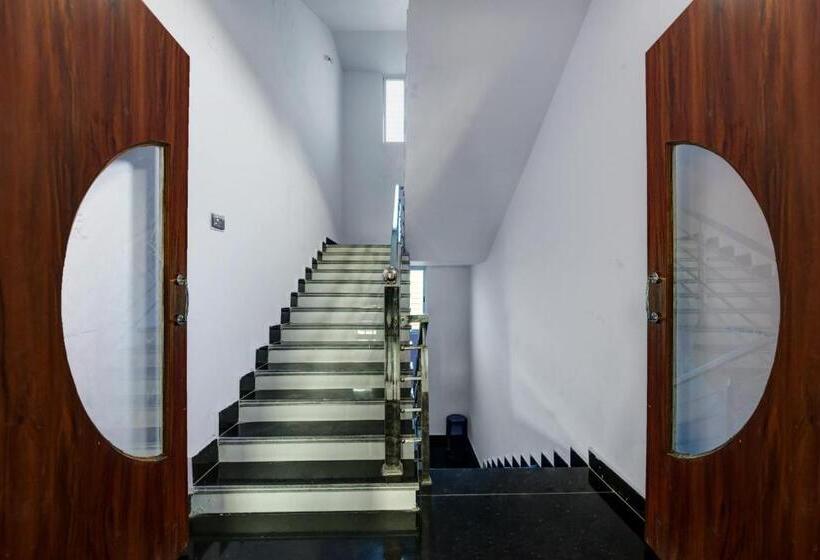 Oyo Flagship Jp Hotel & Banquet