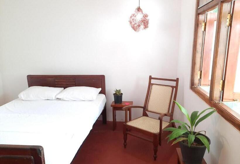 פנסיון A/c Room In A Small House