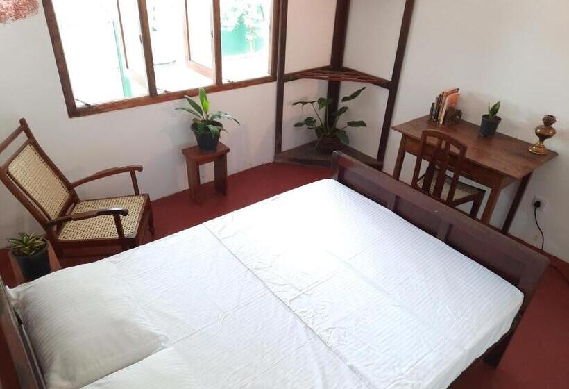 פנסיון A/c Room In A Small House