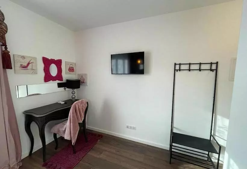 Majatalo Basel Airport Stay