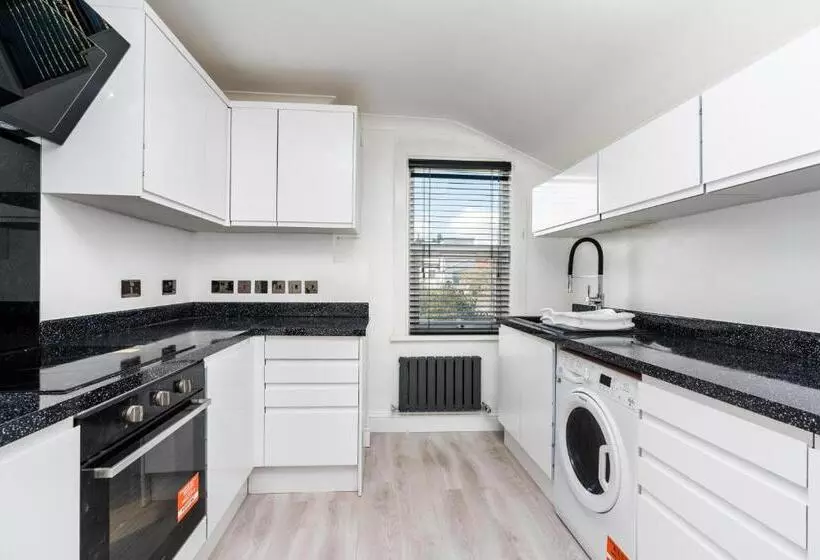 ペンション Nicely Furnished Double Room   Close To Croydon Hospital