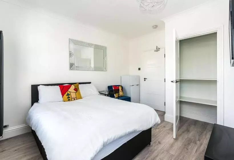 ペンション Nicely Furnished Double Room   Close To Croydon Hospital