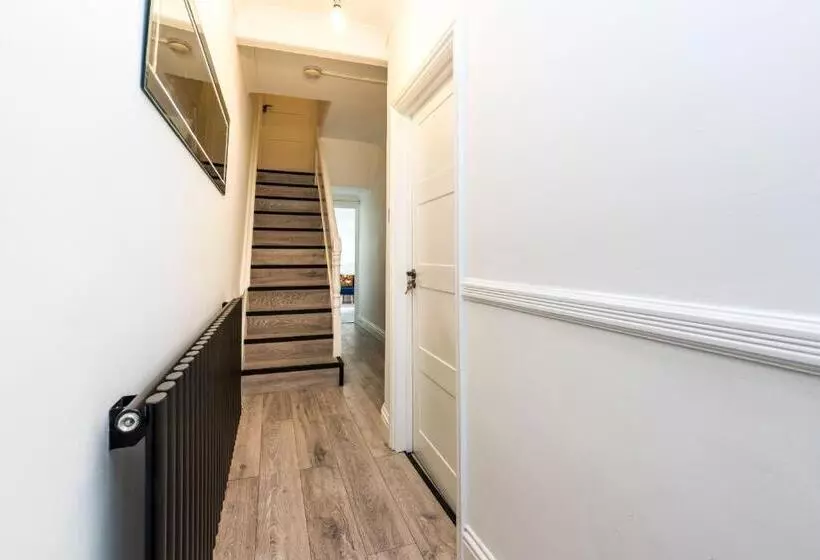 ペンション Nicely Furnished Double Room   Close To Croydon Hospital