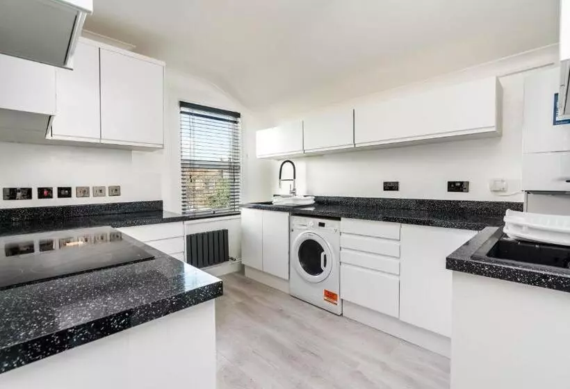 ペンション Nicely Furnished Double Room   Close To Croydon Hospital