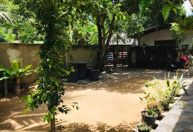 Majatalo Way Point Surf House 1