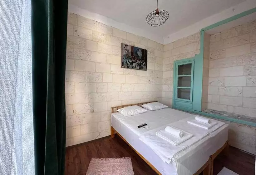 Petra Hotel & Coffee House