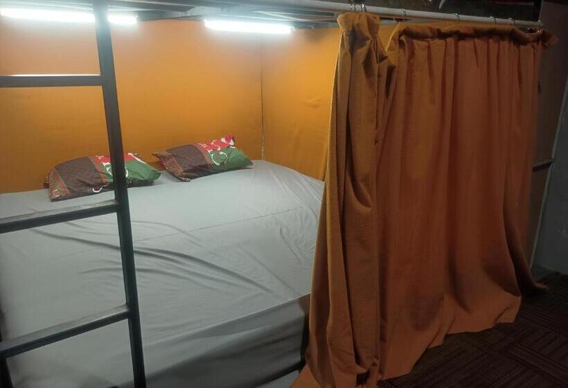 Rubikz Hostel & Cafe