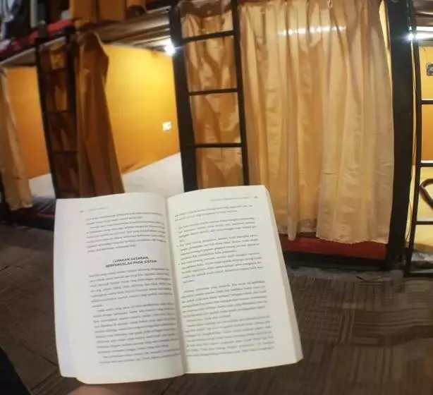 Rubikz Hostel & Cafe