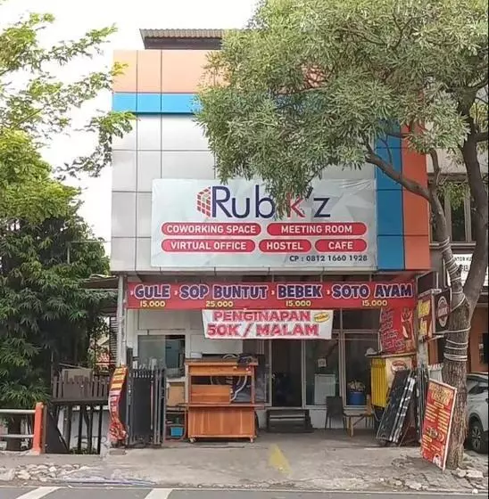 Rubikz Hostel & Cafe