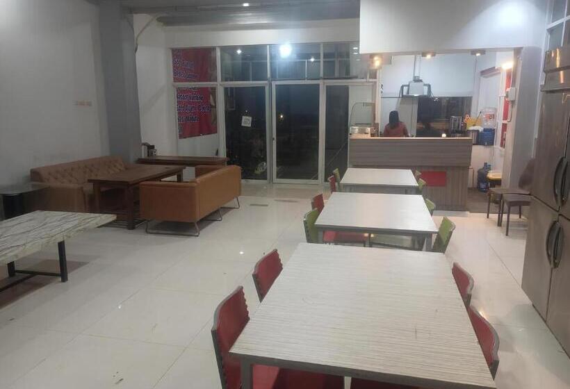 Rubikz Hostel & Cafe