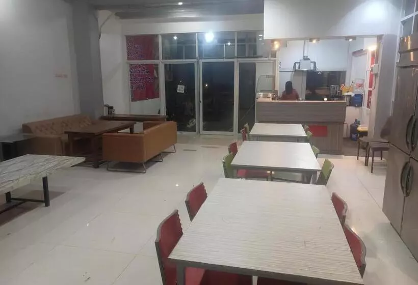 Rubikz Hostel & Cafe