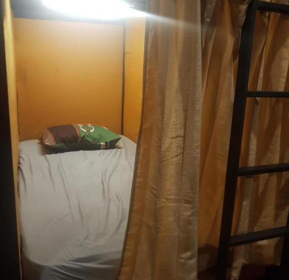 Rubikz Hostel & Cafe