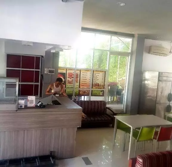 Rubikz Hostel & Cafe