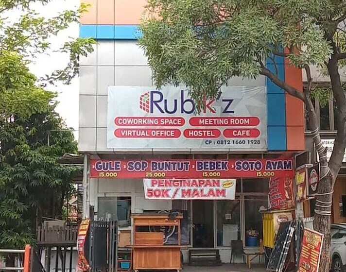 Rubikz Hostel & Cafe