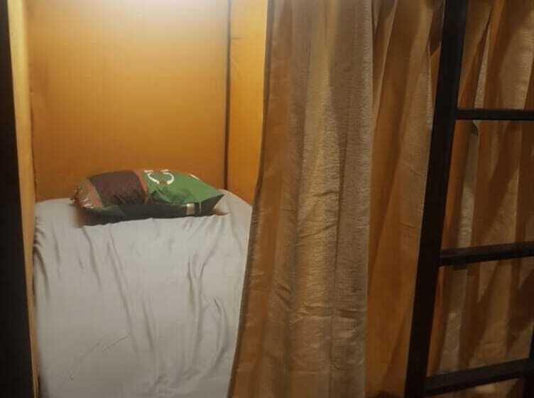 Rubikz Hostel & Cafe