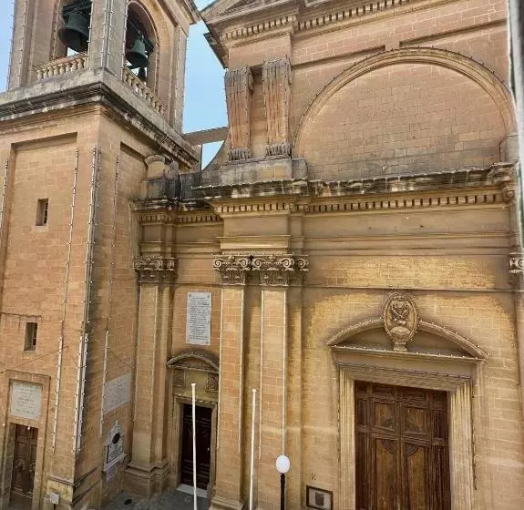 15 Main Gate