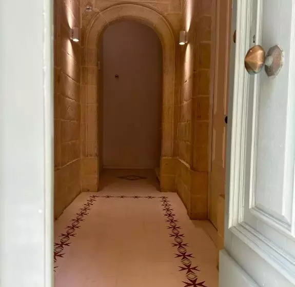 15 Main Gate