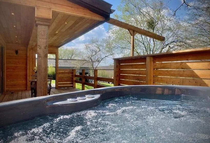 Aamiaismajoitus (B&B) Le Sanglier Amoureux