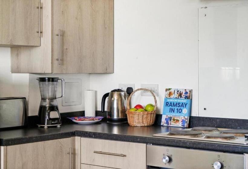 Heathrow Haven: Stylish Apartments In The Heart Of Slough