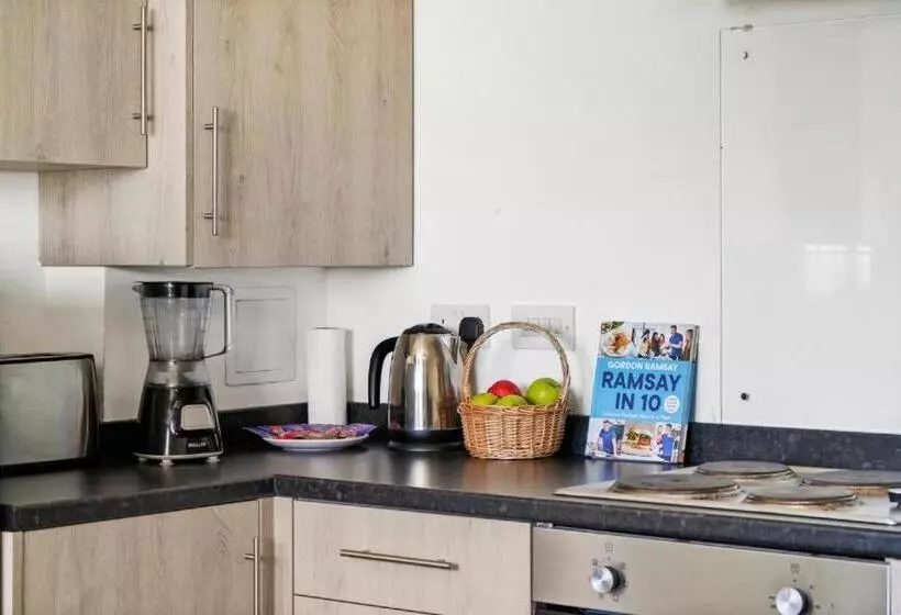 Heathrow Haven: Stylish Apartments In The Heart Of Slough