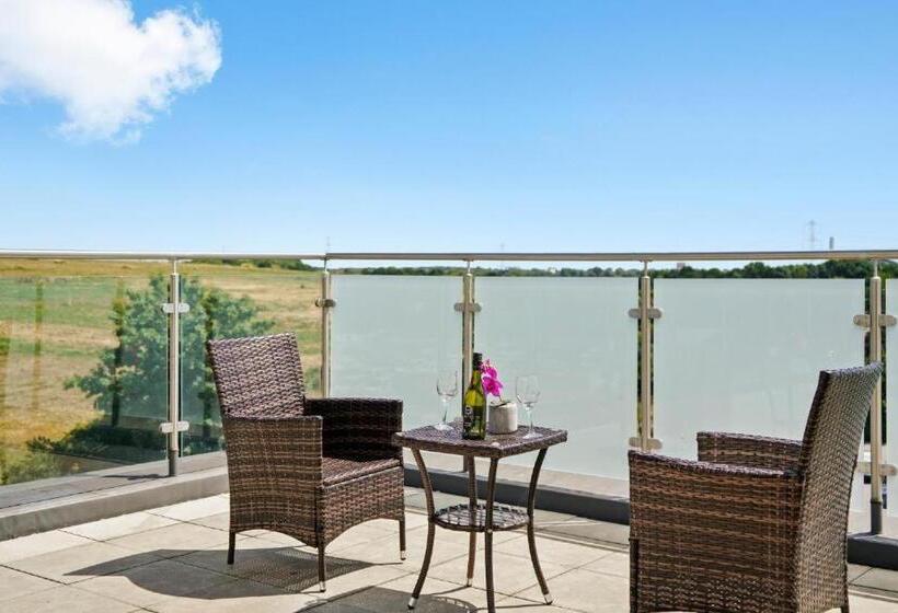 Heathrow Haven: Stylish Apartments In The Heart Of Slough