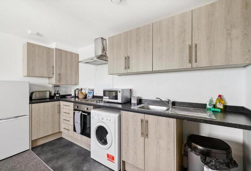 Heathrow Haven: Stylish Apartments In The Heart Of Slough