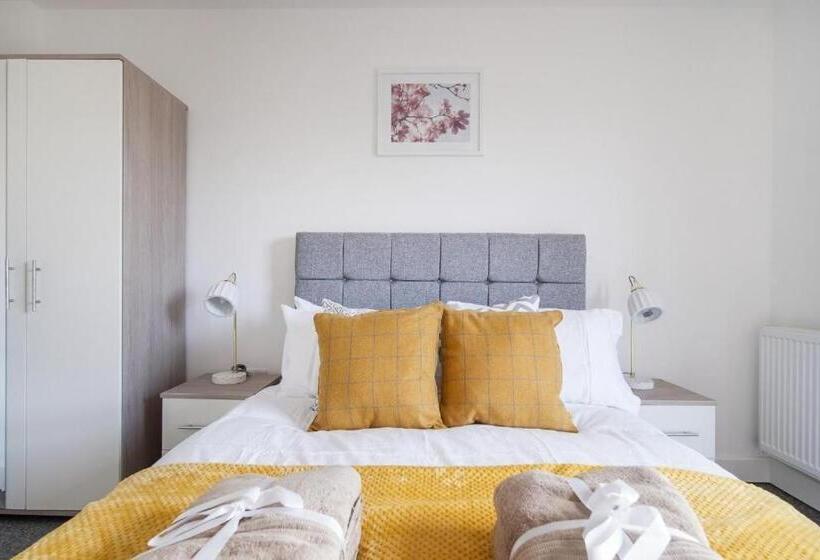 Heathrow Haven: Stylish Apartments In The Heart Of Slough