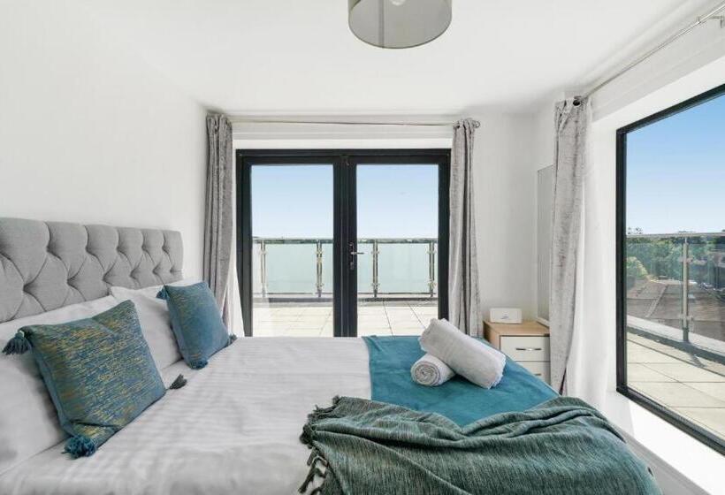 Heathrow Haven: Stylish Apartments In The Heart Of Slough