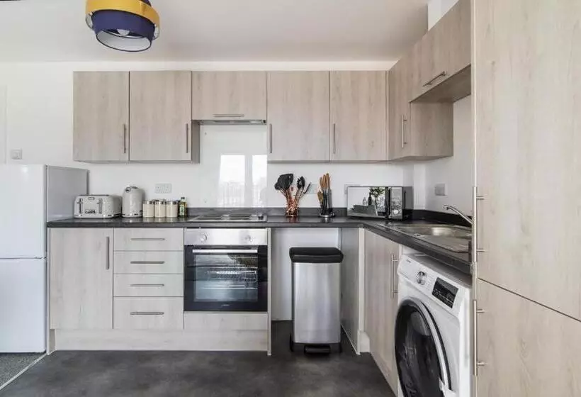 Heathrow Haven: Stylish Apartments In The Heart Of Slough