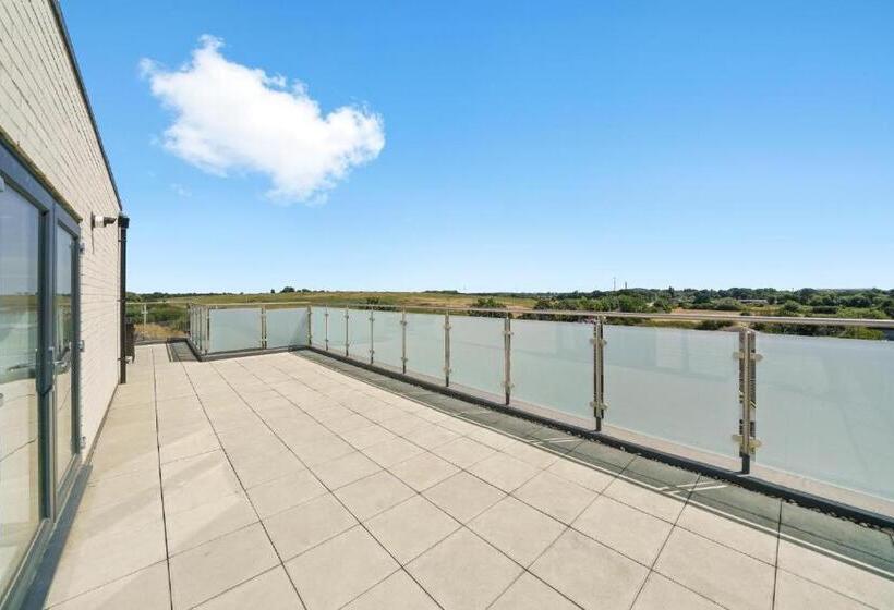 Heathrow Haven: Stylish Apartments In The Heart Of Slough