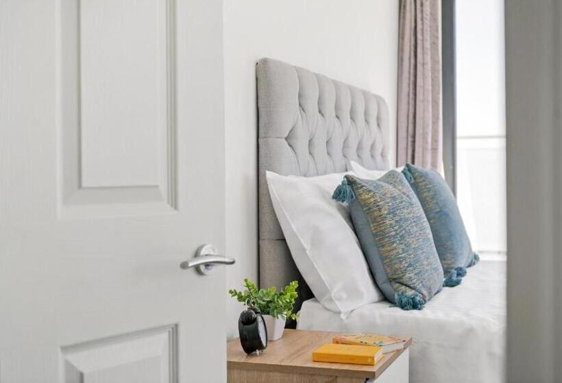 Heathrow Haven: Stylish Apartments In The Heart Of Slough