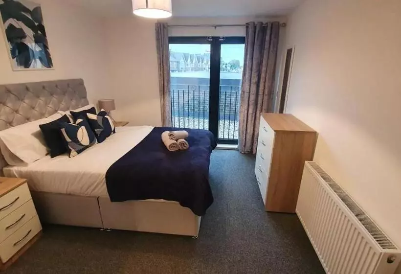 Heathrow Haven: Stylish Apartments In The Heart Of Slough
