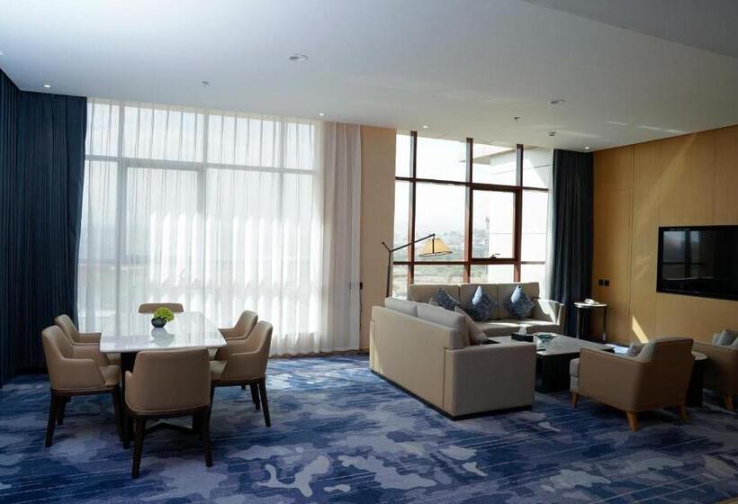 ホテル Best Western Plus Danat Almansak