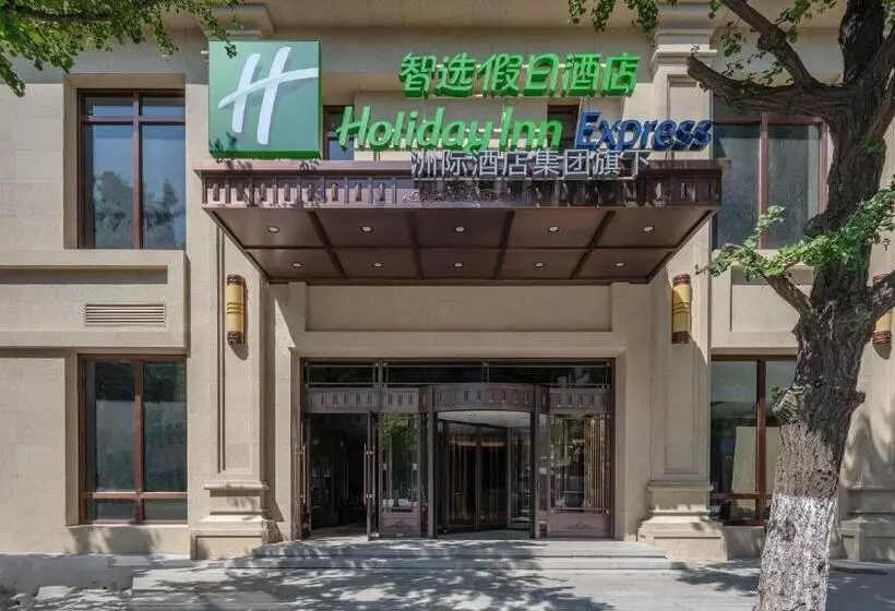 Hotelli Holiday Inn Express Dandong City Center, An Ihg