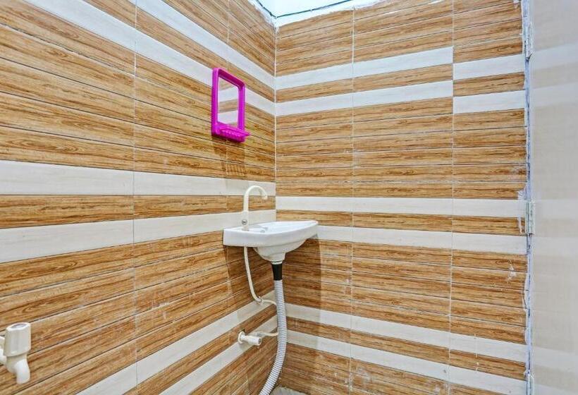 בית מלון כפרי Oyo Ajay Guest House