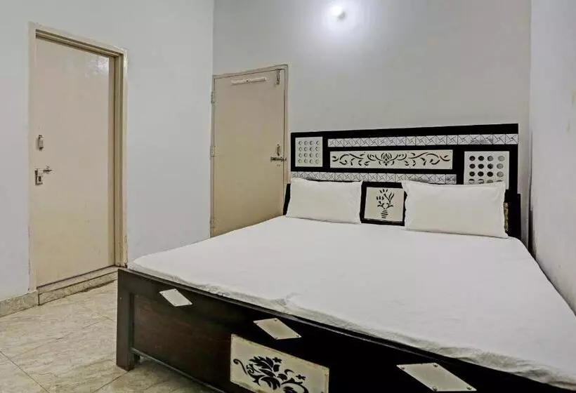 ホテル Oyo Ajay Guest House