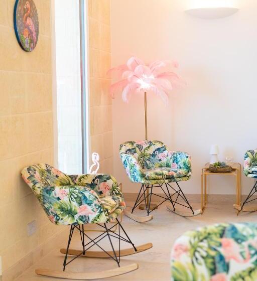 هتل The White Knight Premium Boutique