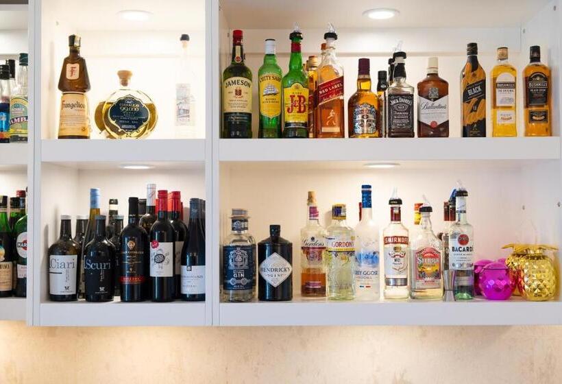 هتل The White Knight Premium Boutique