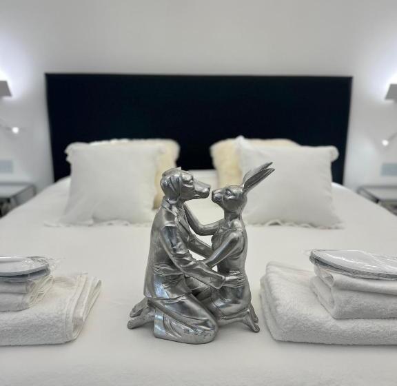 هتل The White Knight Premium Boutique