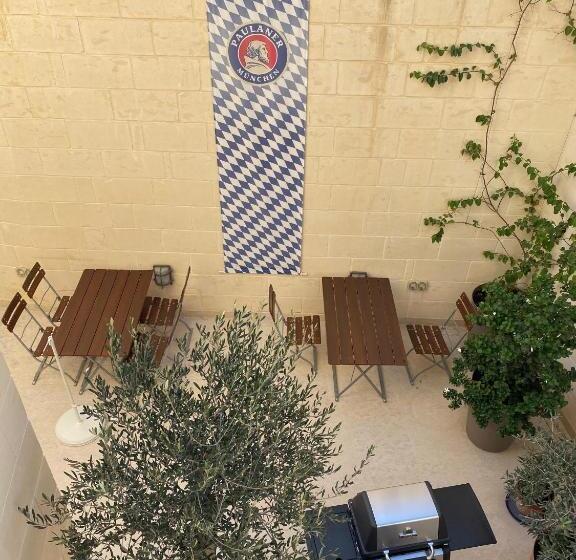 هتل The White Knight Premium Boutique