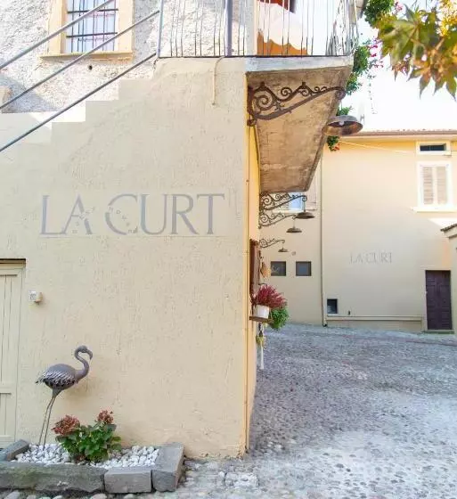 Majatalo La Curt Guest House