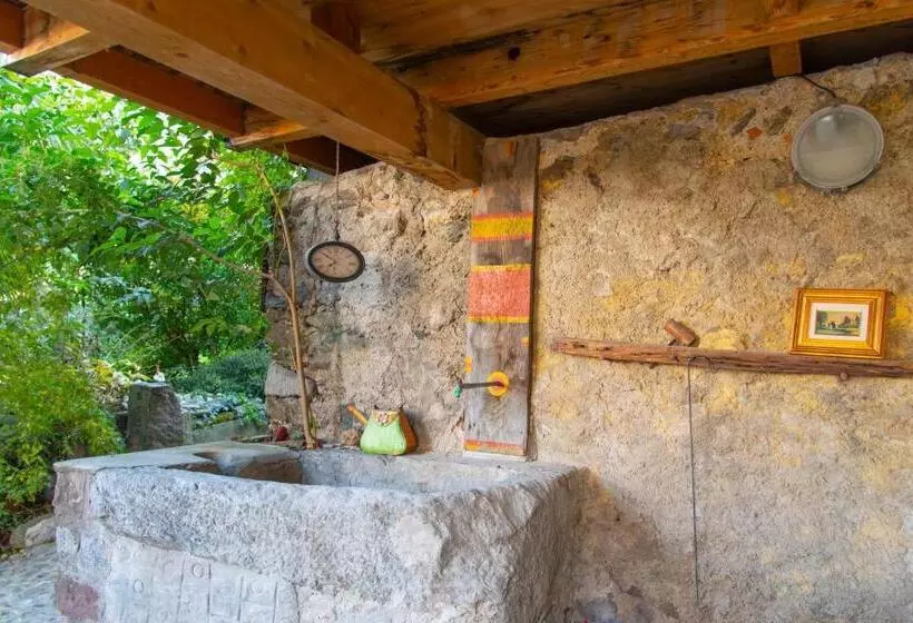 Majatalo La Curt Guest House