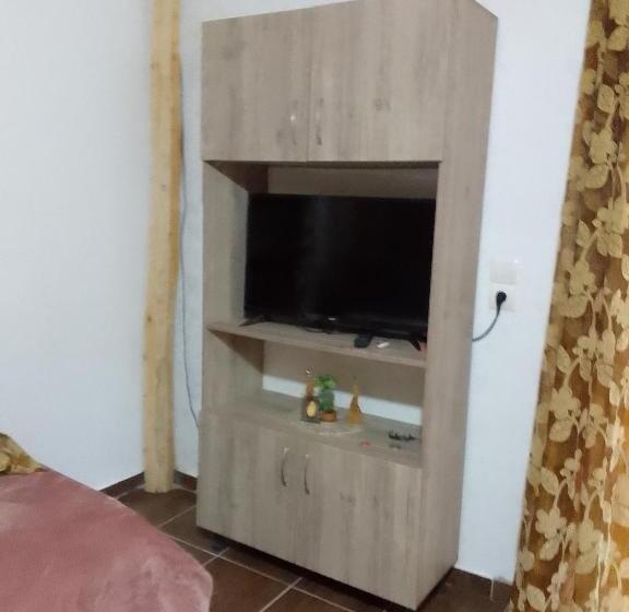 پانسیون Shtepia E Llambros