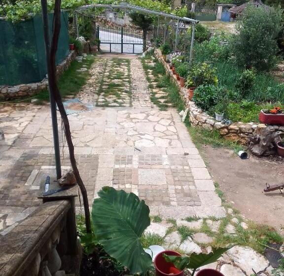 پانسیون Shtepia E Llambros