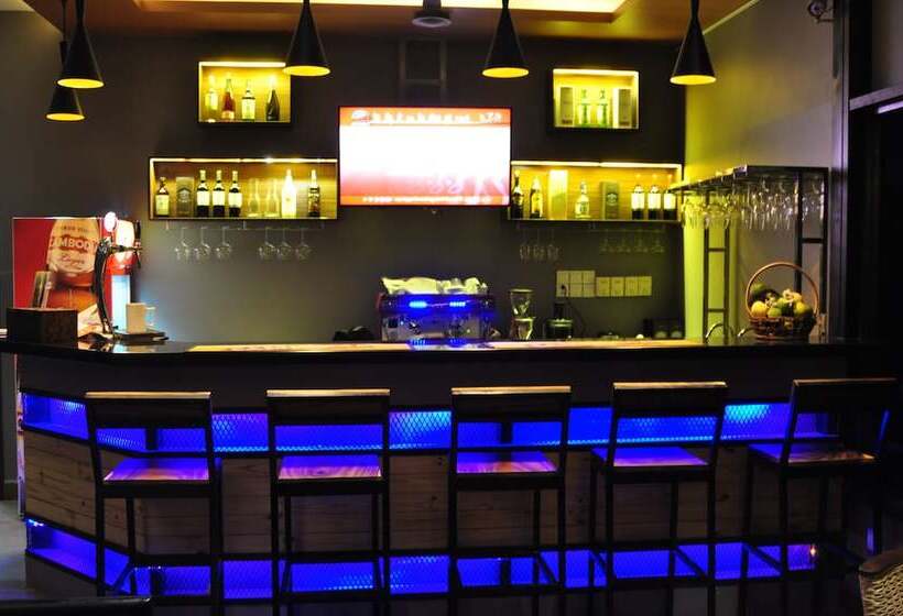 Feliz Hostel Cafe & Bar