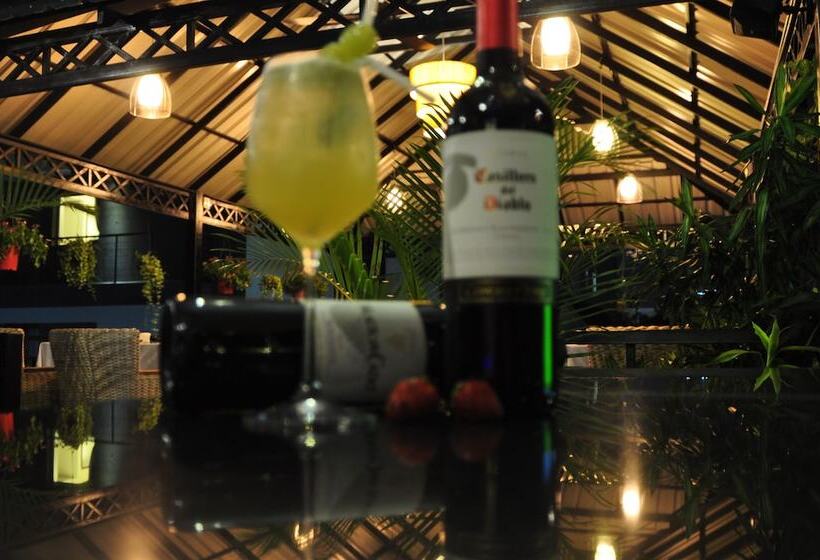 Feliz Hostel Cafe & Bar