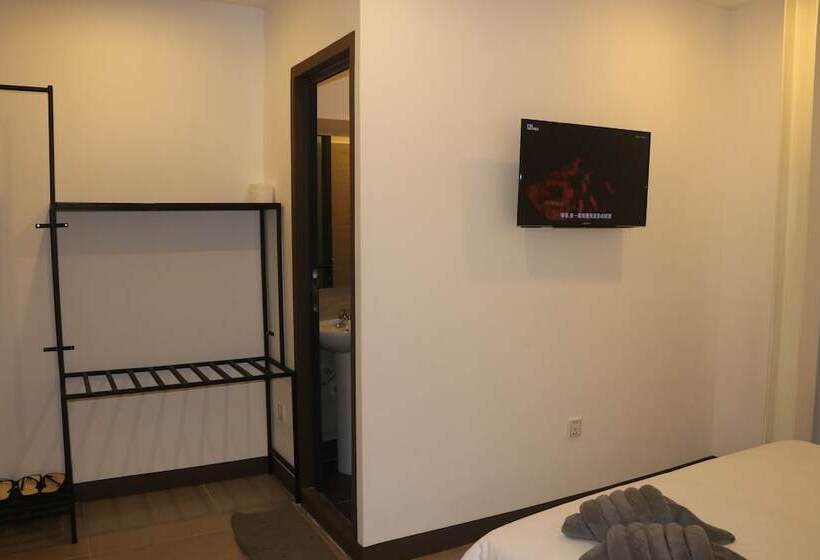 Feliz Hostel Cafe & Bar