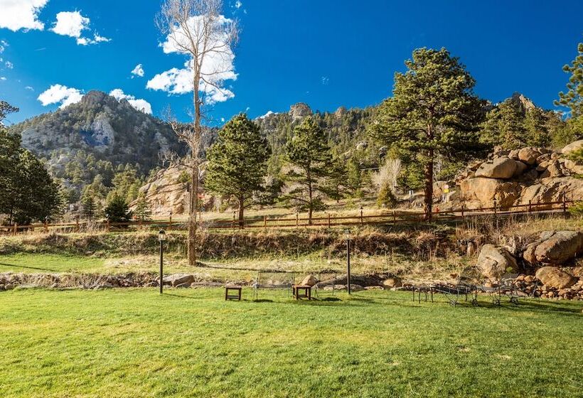 فندق 4 Seasons Inn On Fall River